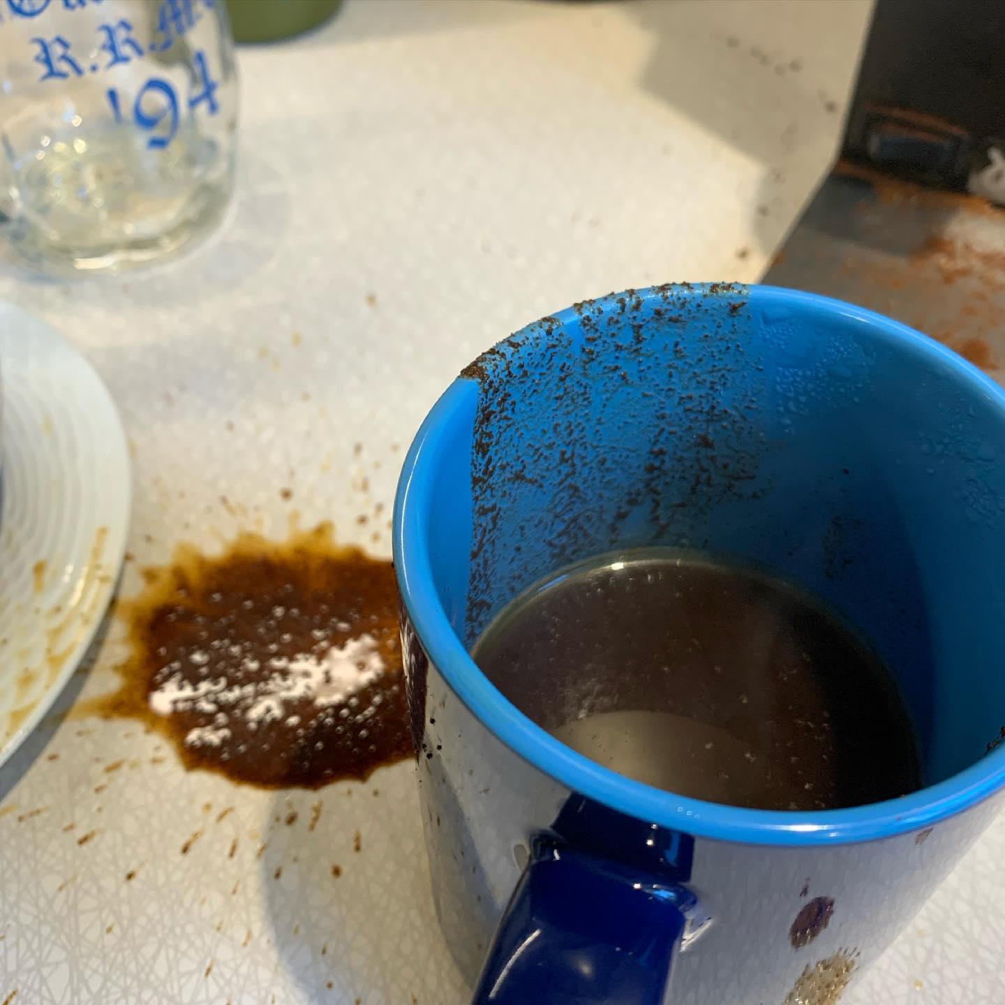 Just trying to enjoy a nice cup of @esquimaltroasting and @elevenspeedcoffee blend and I’m hit with an #aeropressdisaster #yyjcoffee #oops #whatamess #caffein8