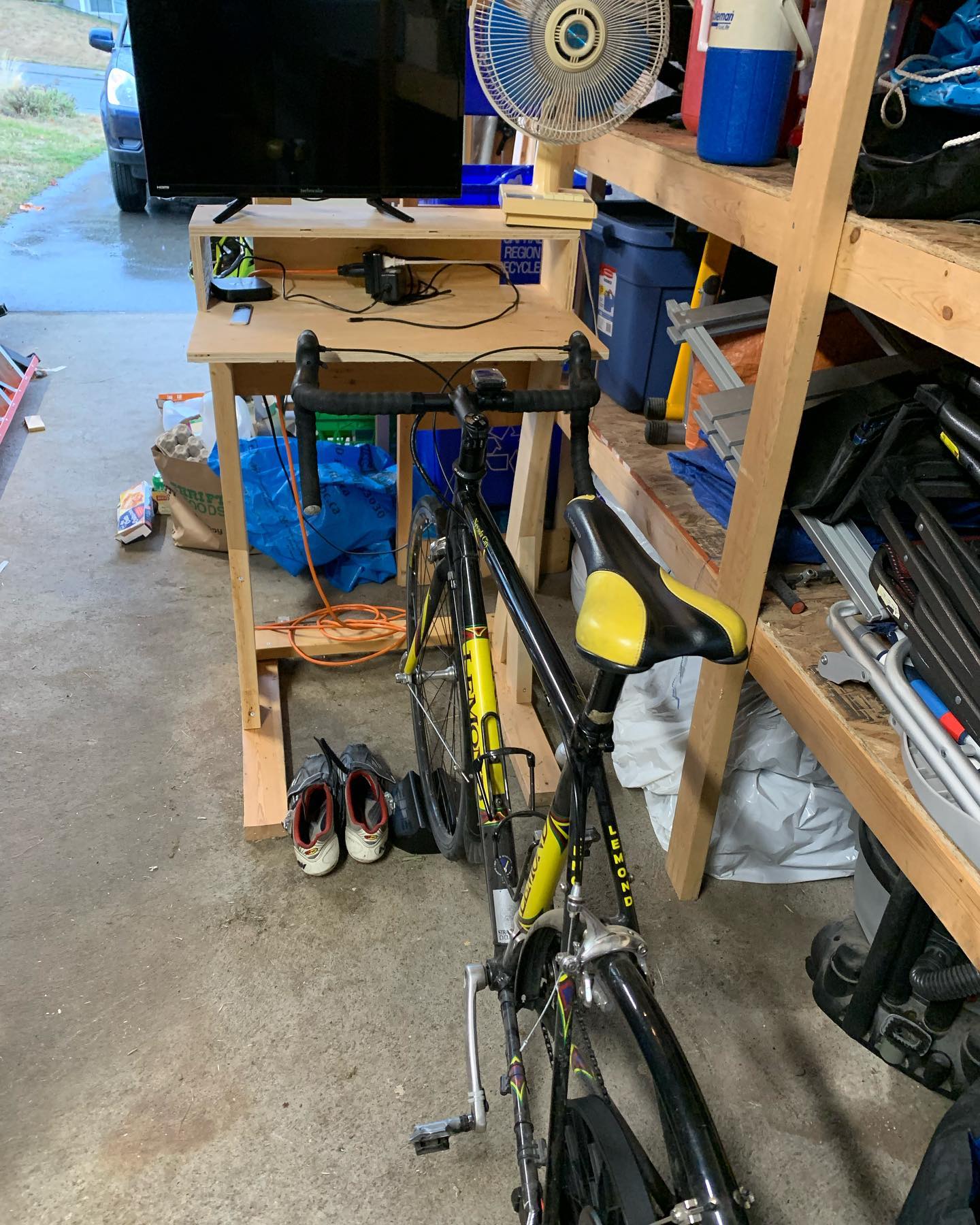 Today seems like a good day to setup the @zwift rig and ride indoors. Atmospheric river is running today and it is wet, wet, wet outside. . #cycling #yyj #bikesarefun #paincave